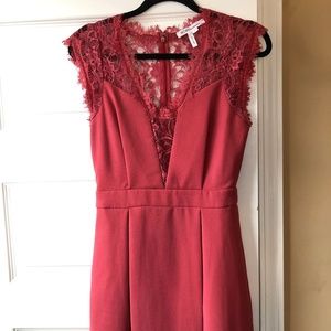 Short lace pleated dress